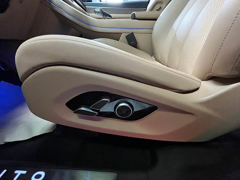 AITO Ask the world M7