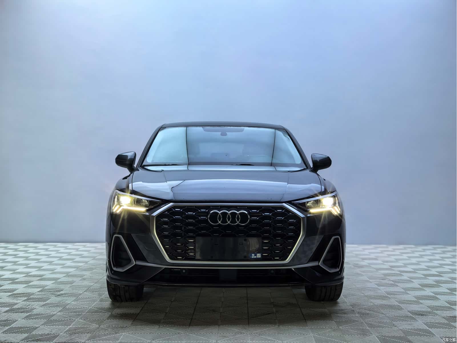 Audi Q3, 2022 2