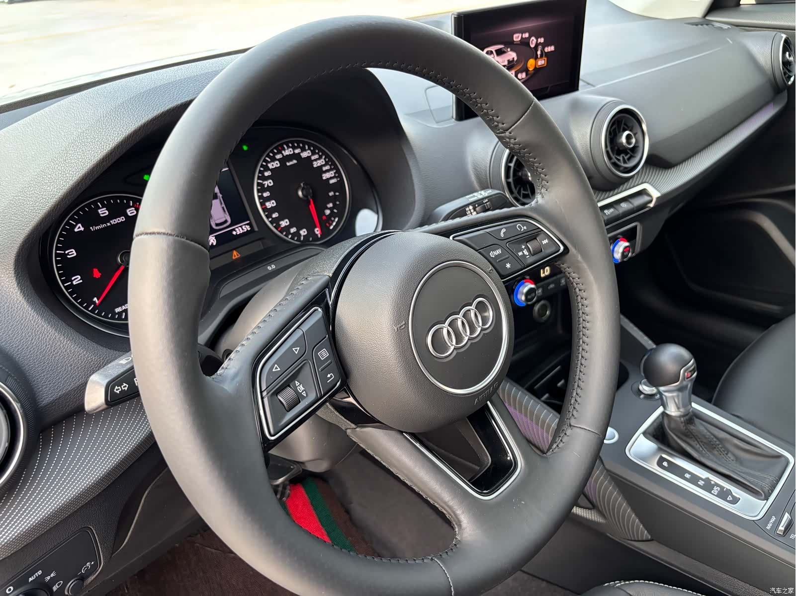 Audi Q2L, 2021 6