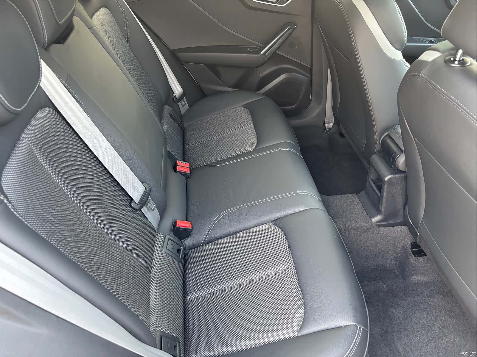 Audi Q2L, 2021 15