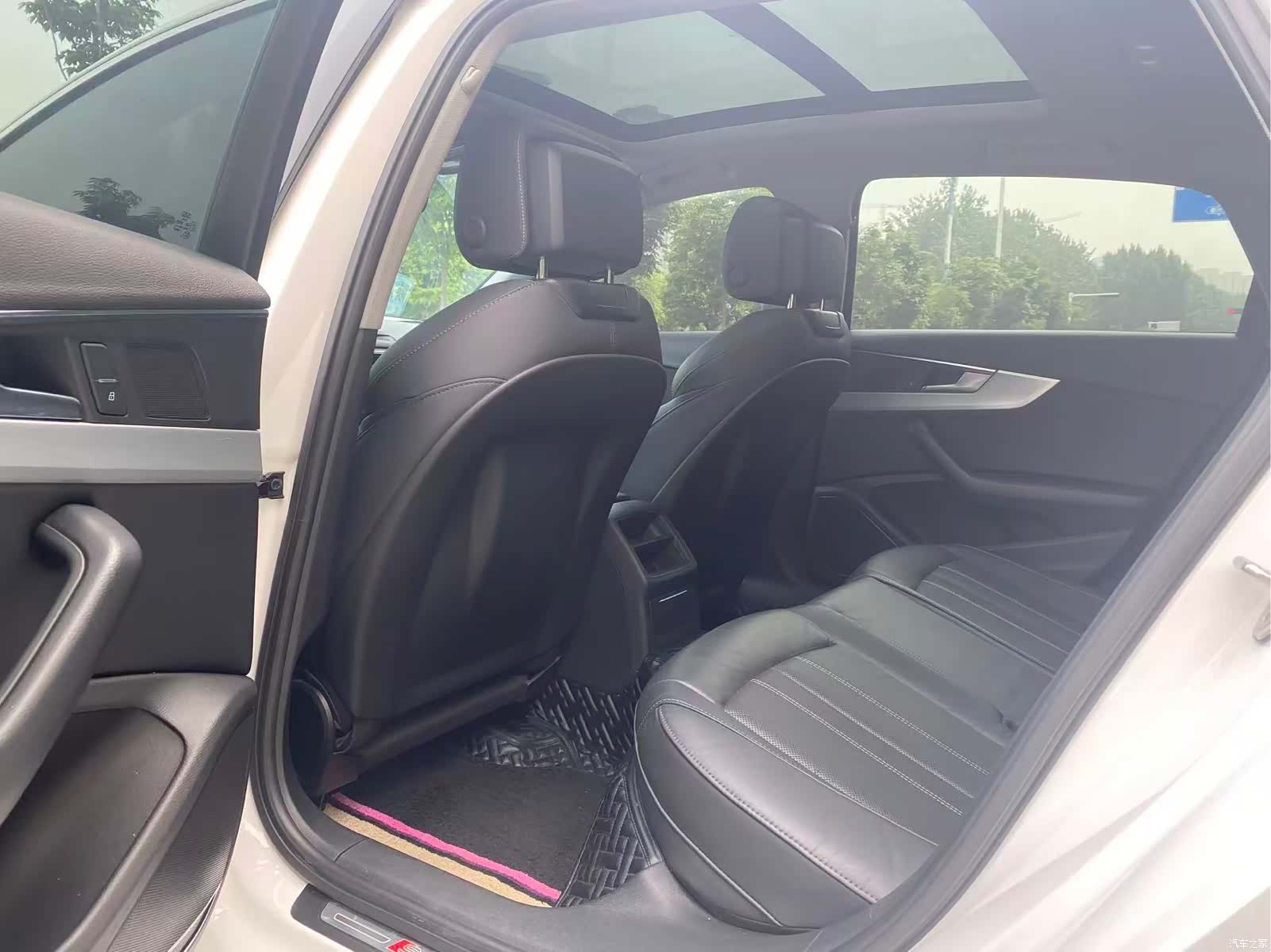 Audi A4L, 2020 все фото