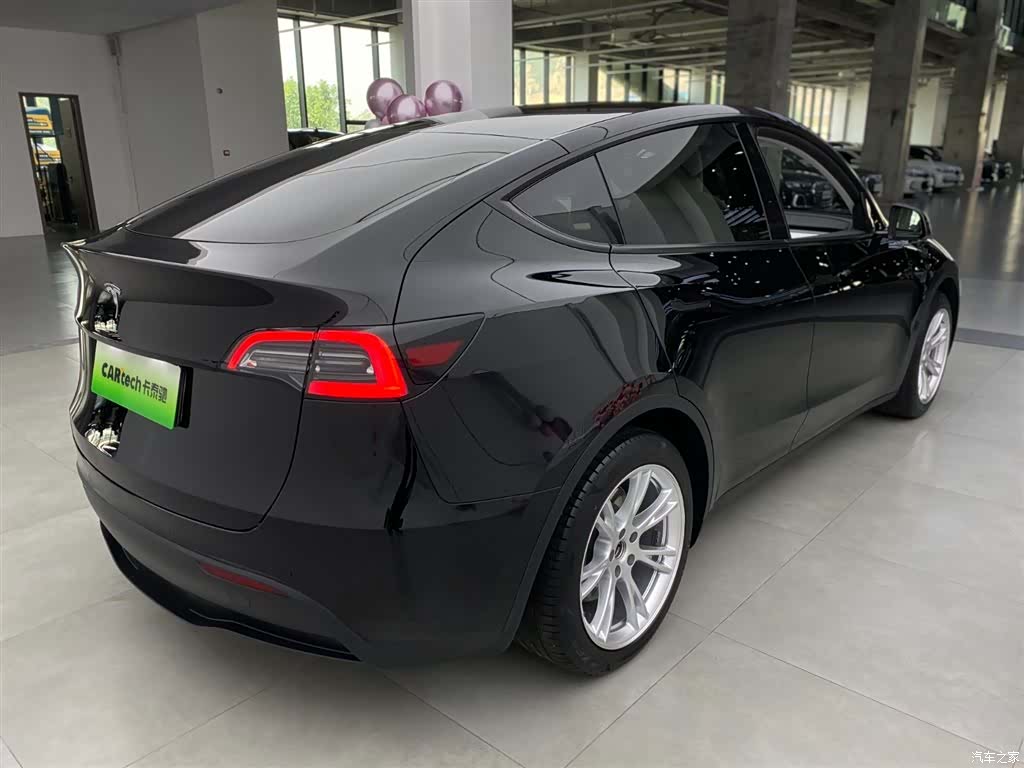 Tesla Model Y, 2022 37