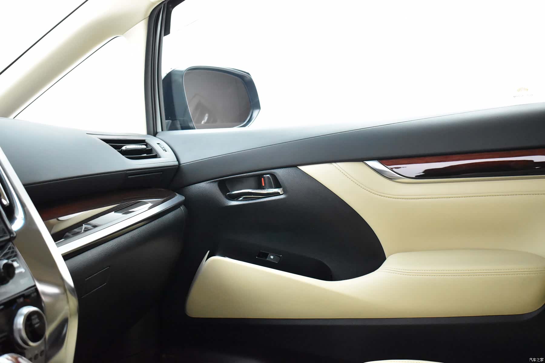 Toyota Alphard, 2016 11