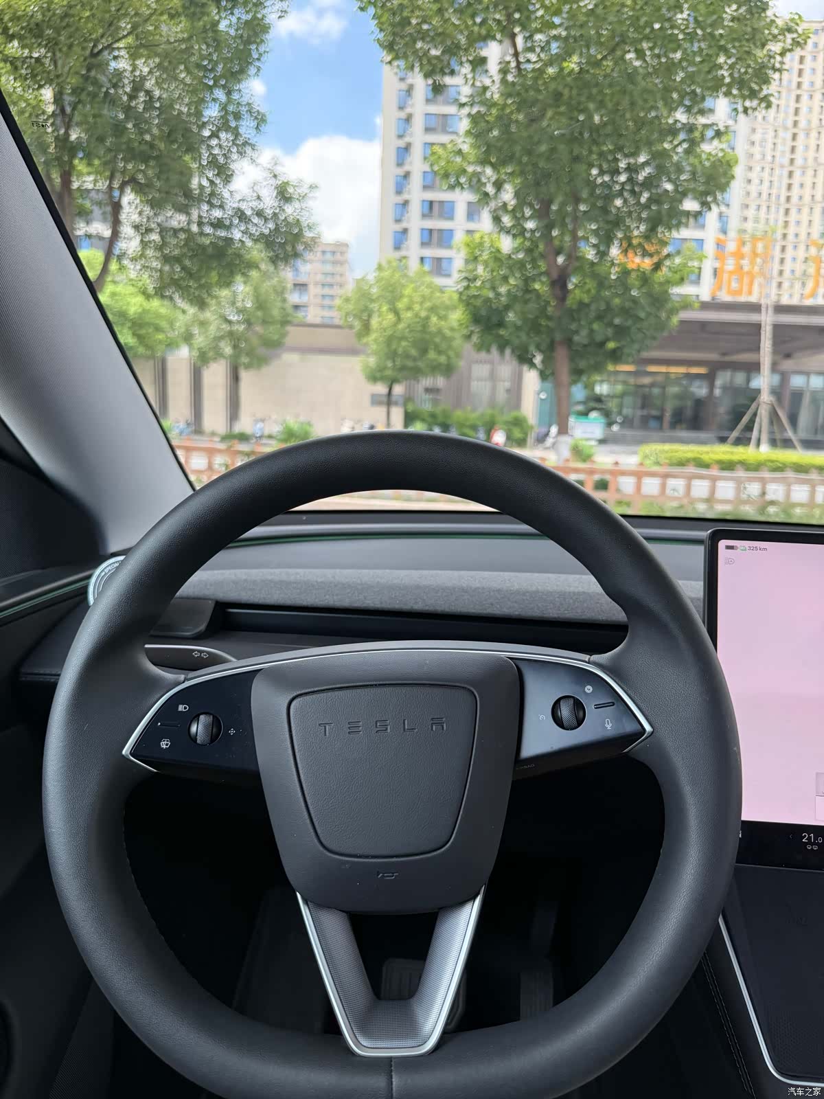 Tesla Model Y, 2025 10