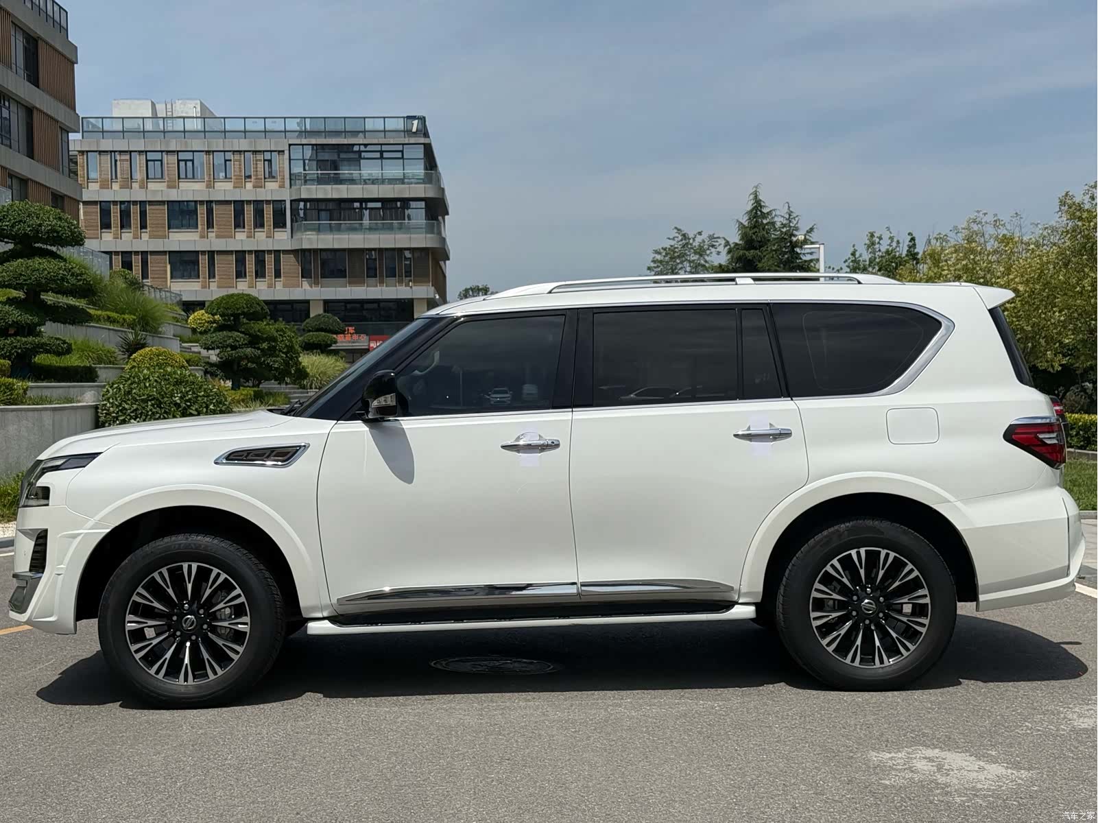 Nissan Patrol, 2020 11