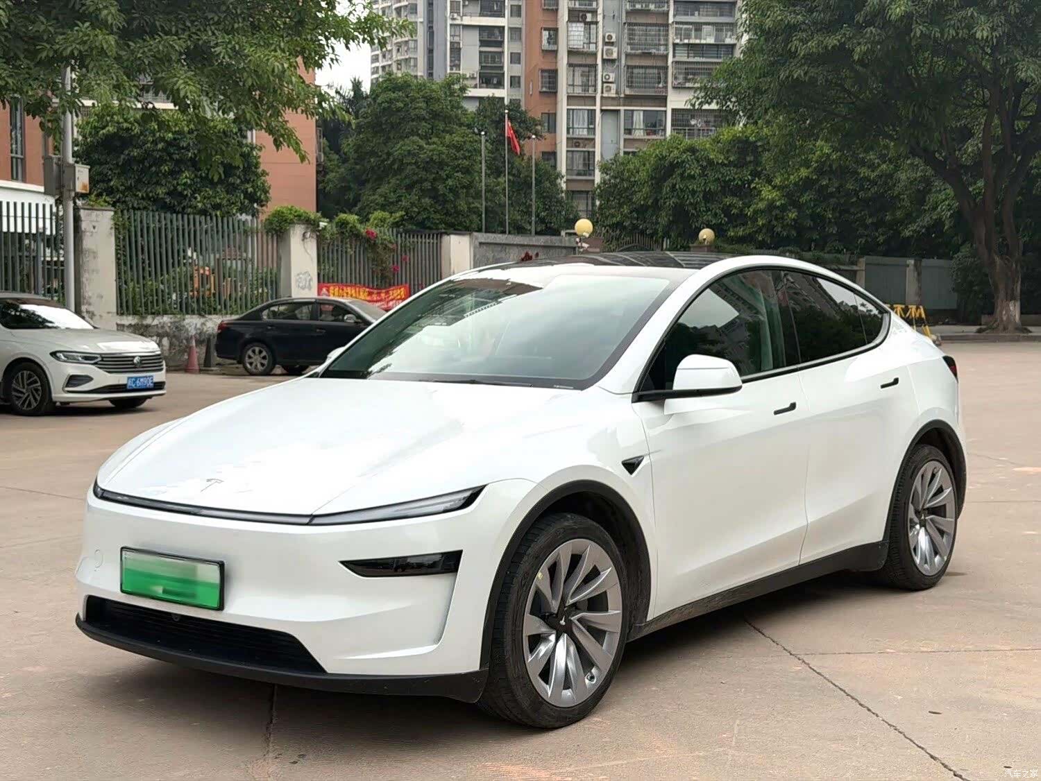 Tesla Model Y, 2025 1