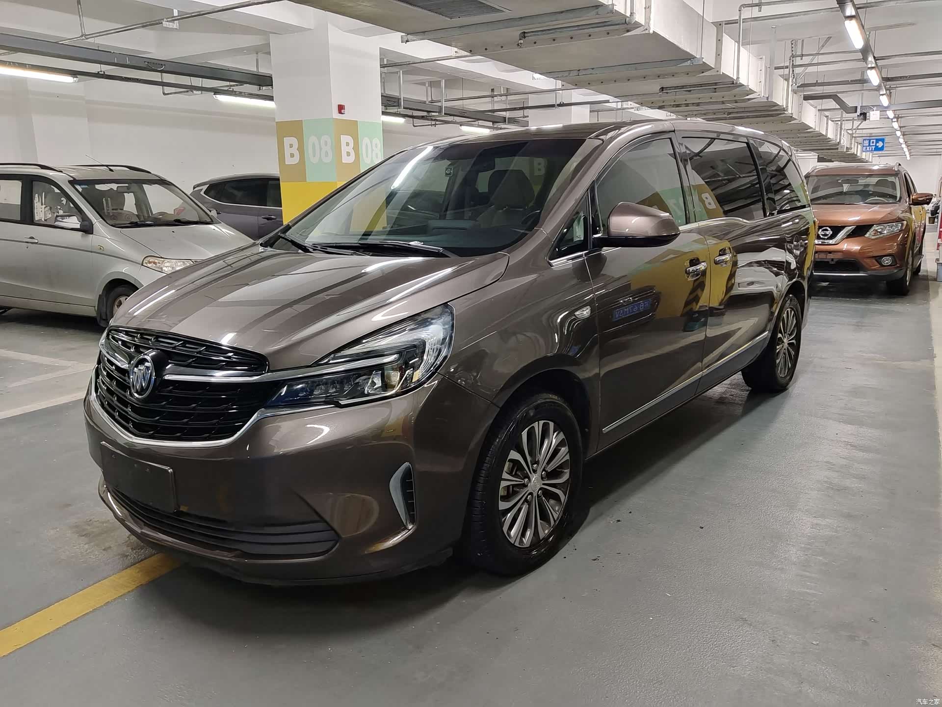 Buick GL8, 2020 3