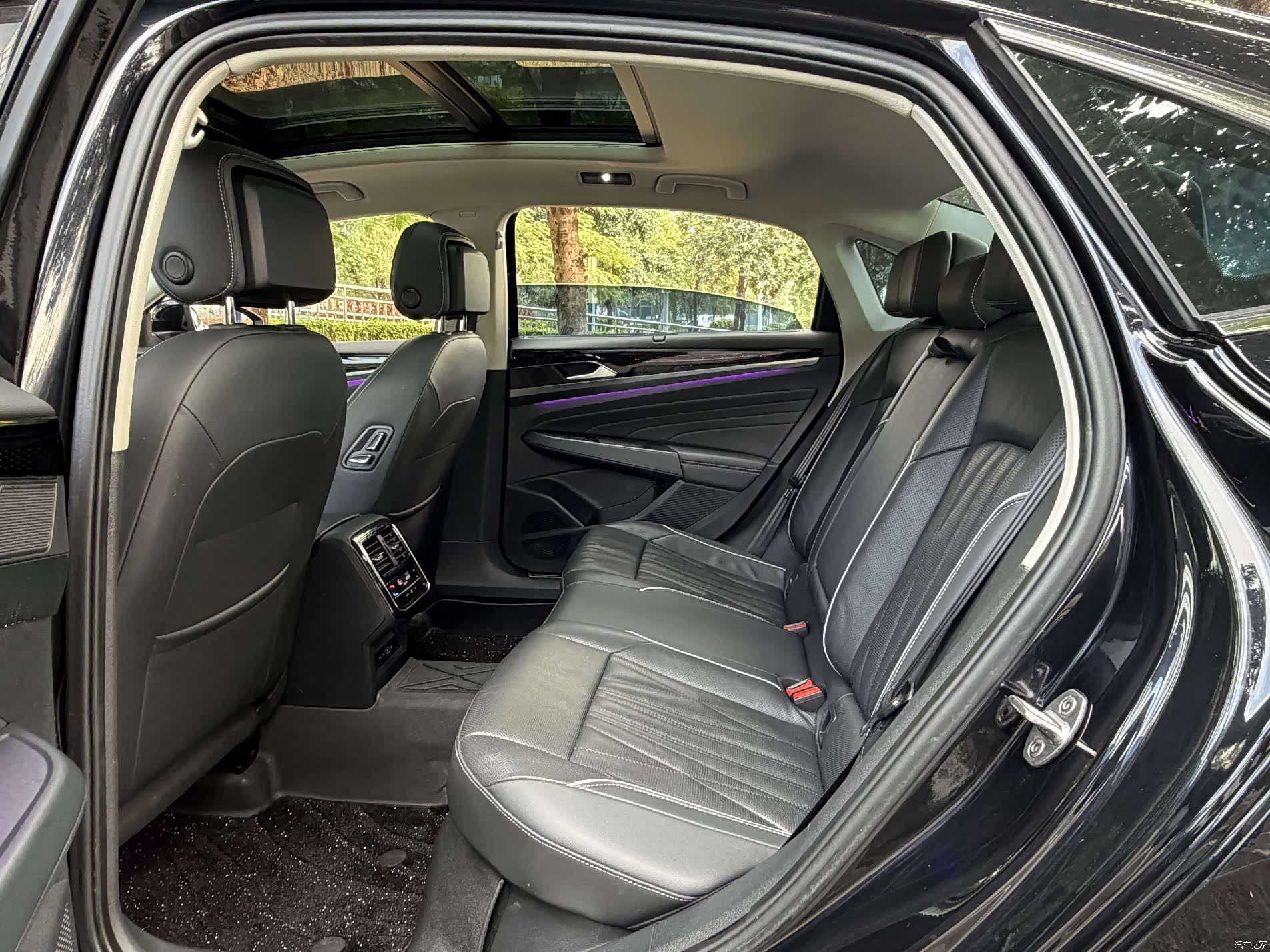 Volkswagen Passat, 2023 11