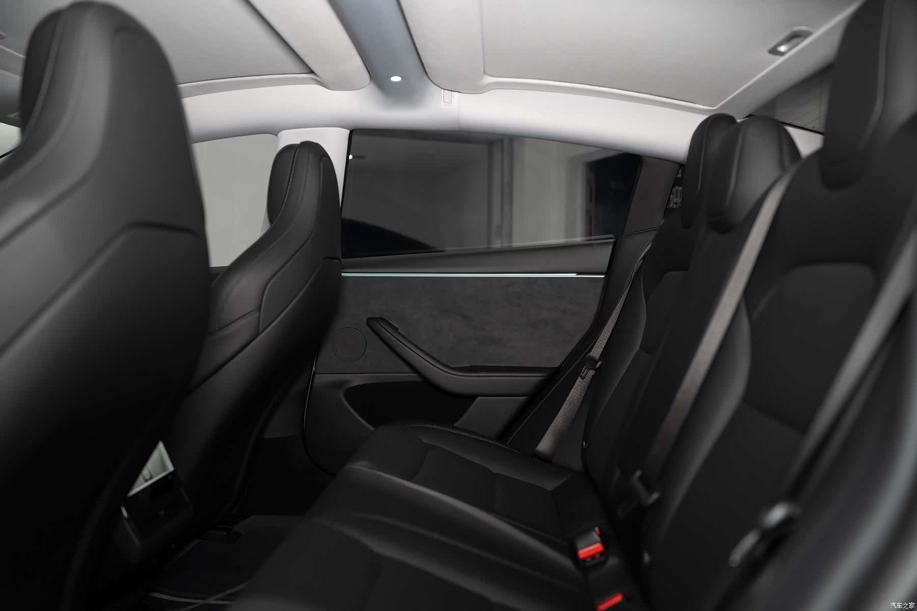 Tesla Model 3, 2025 13
