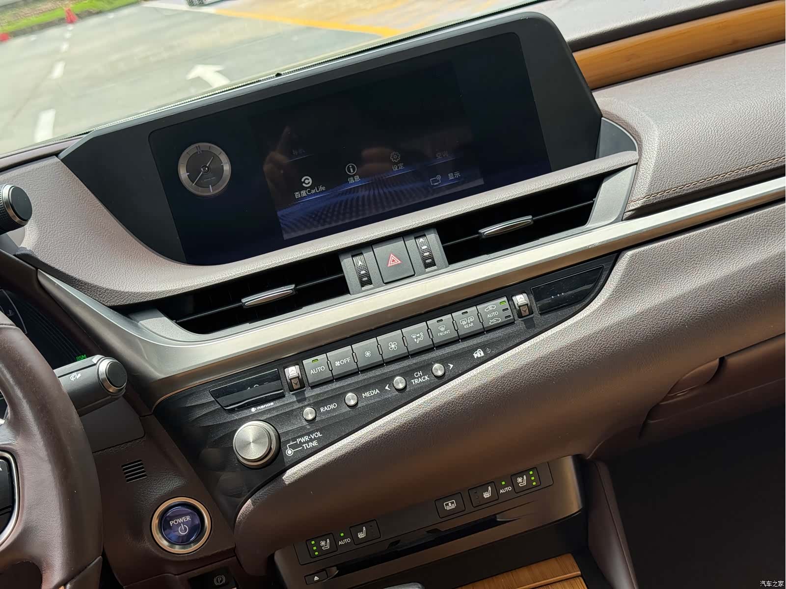 Lexus ES, 2021 11