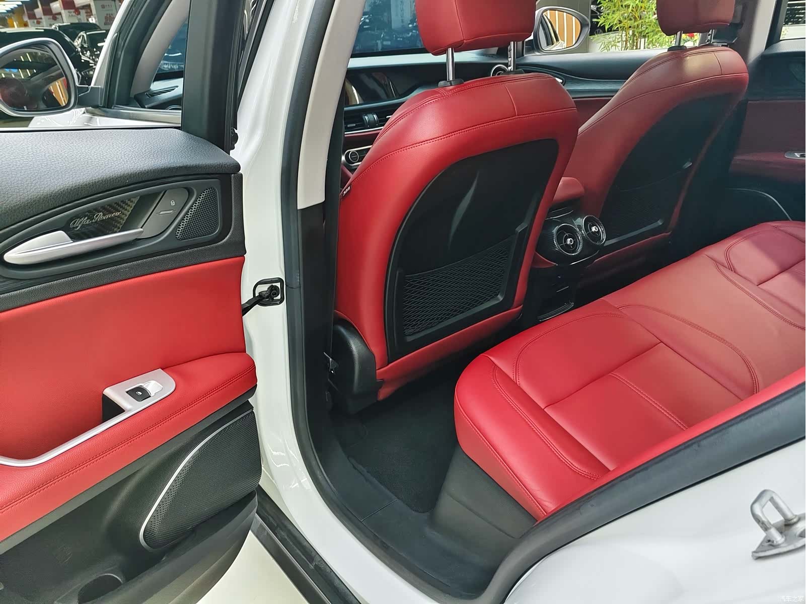 Alfa Romeo Stelvio, 2019 10