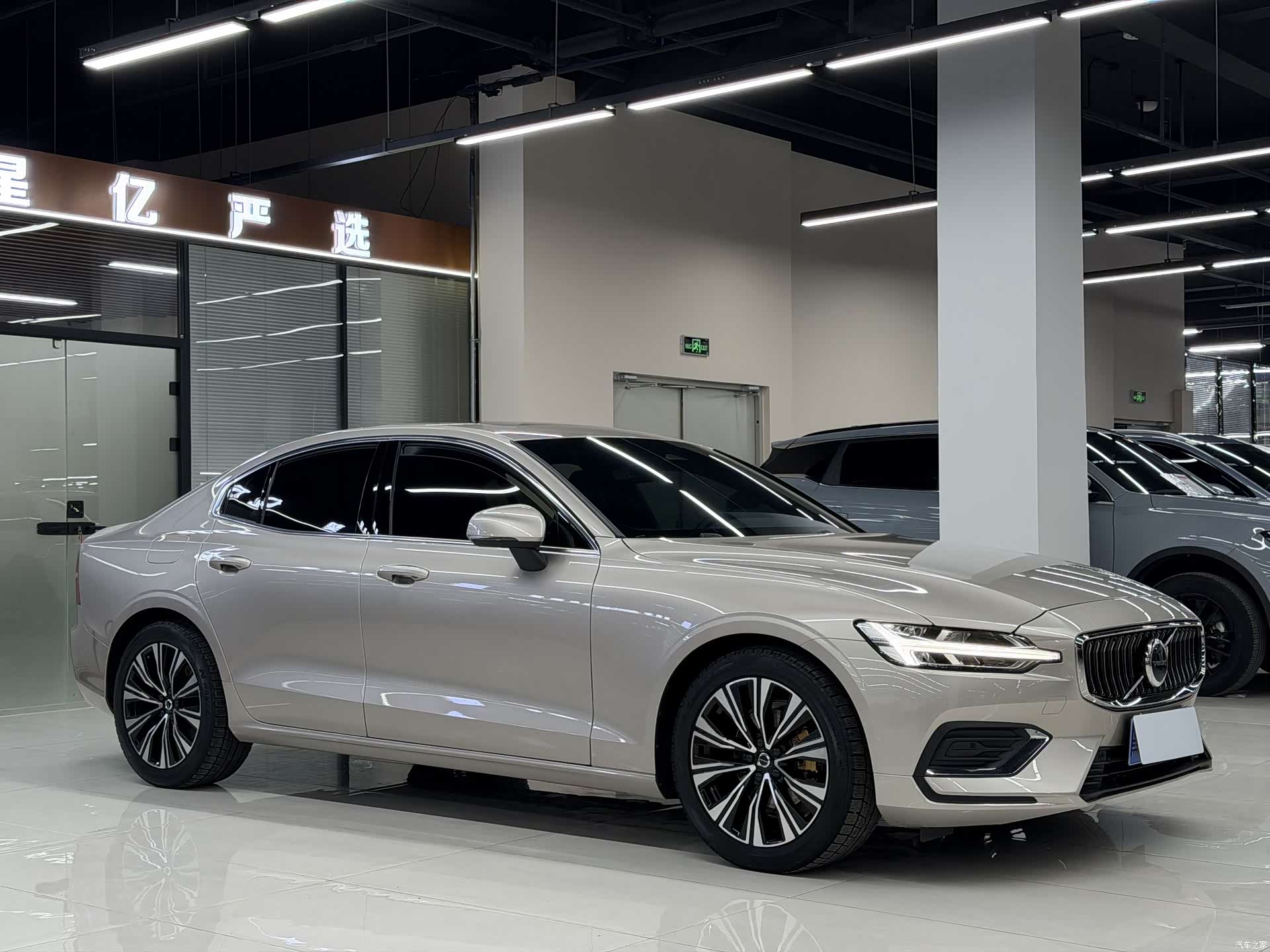 Volvo S60, 2023 3