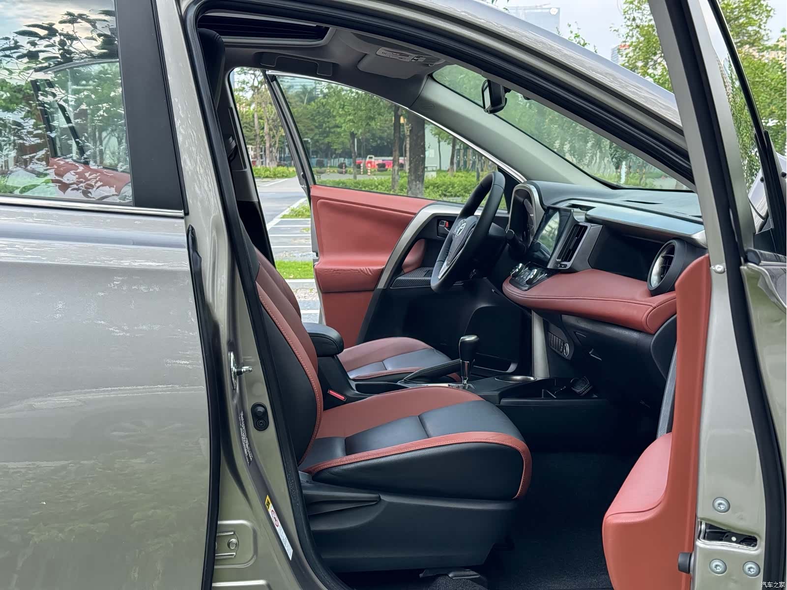 Toyota RAV4, 2014 7