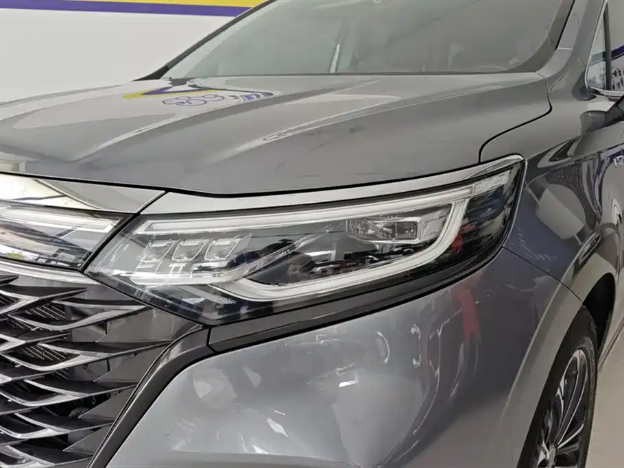 Roewe iMAX8
