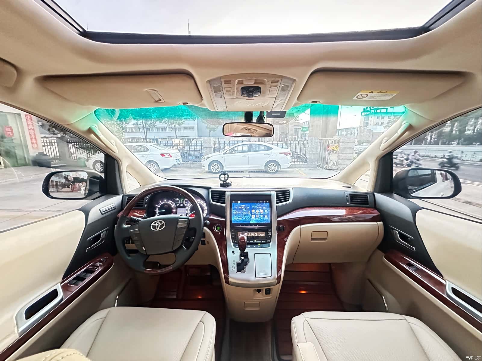 Toyota Alphard, 2011 16