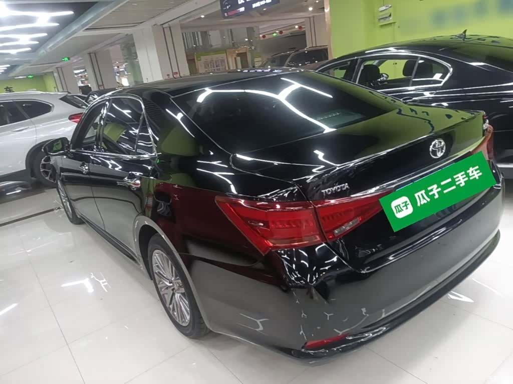 Toyota Crown, 2017 все фото