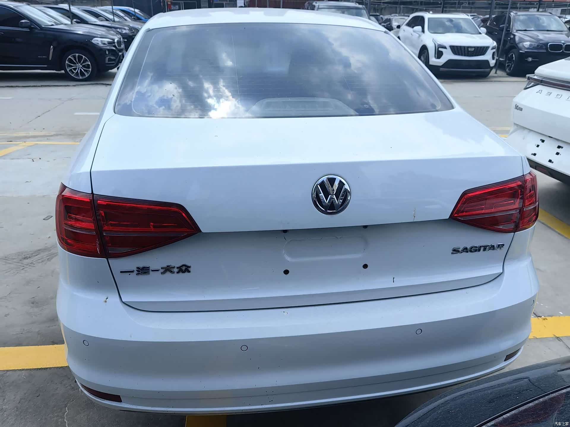 Volkswagen Sagitar, 2015 все фото