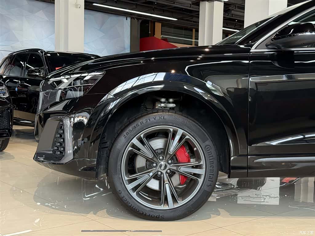 Audi Q8, 2025 8