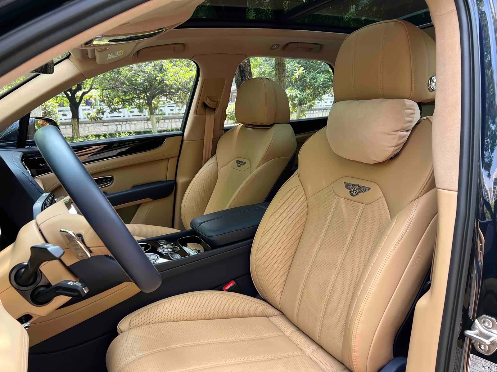 Bentley Bentayga, 2024 22