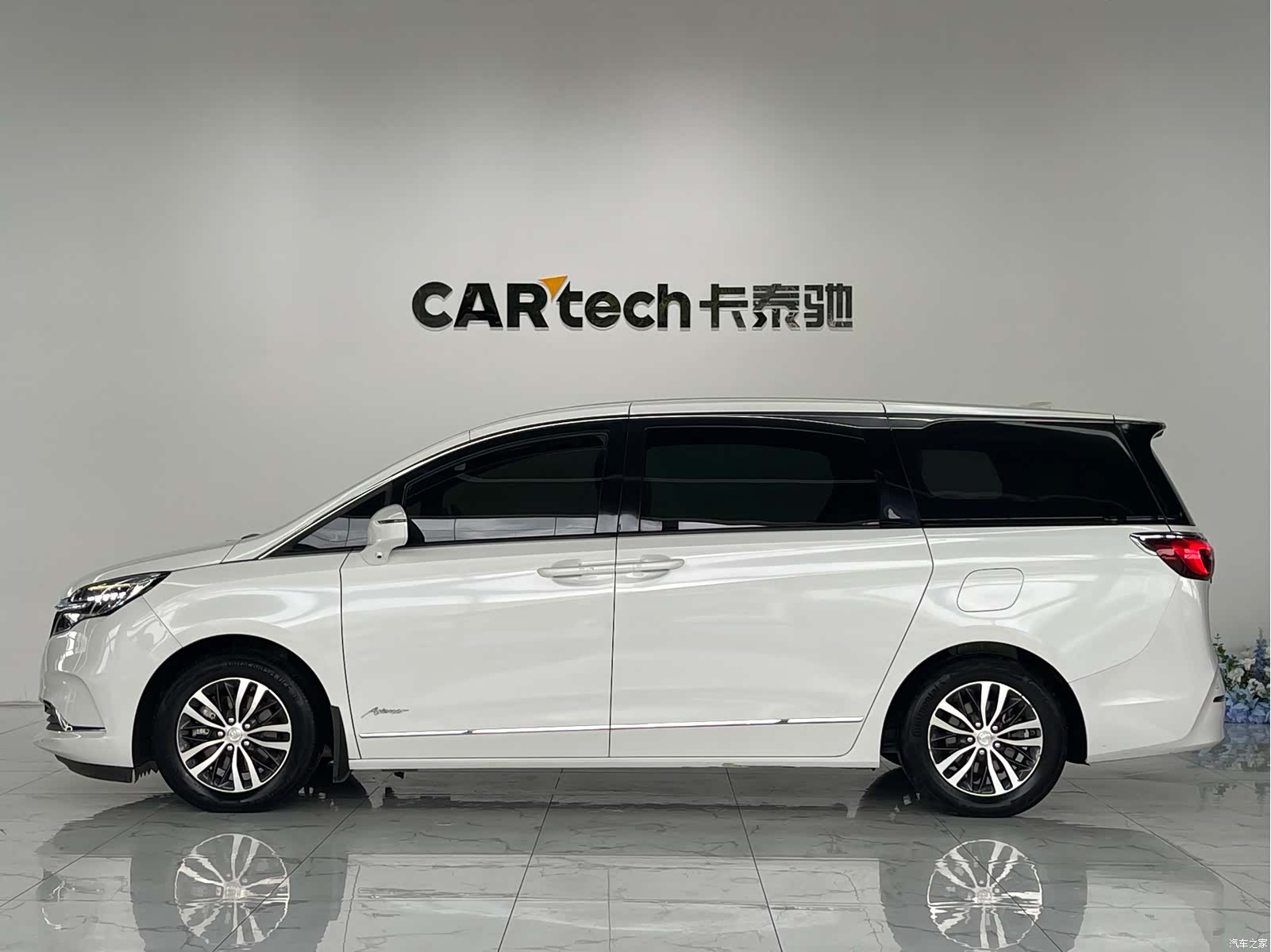 Buick GL8, 2020 3