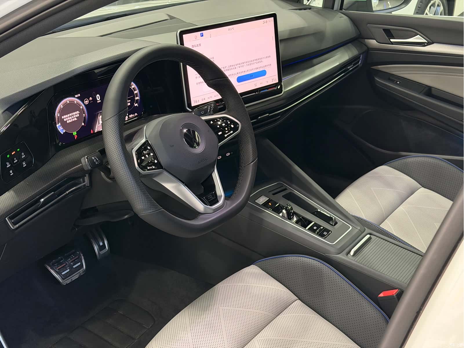 Volkswagen Golf, 2025 28