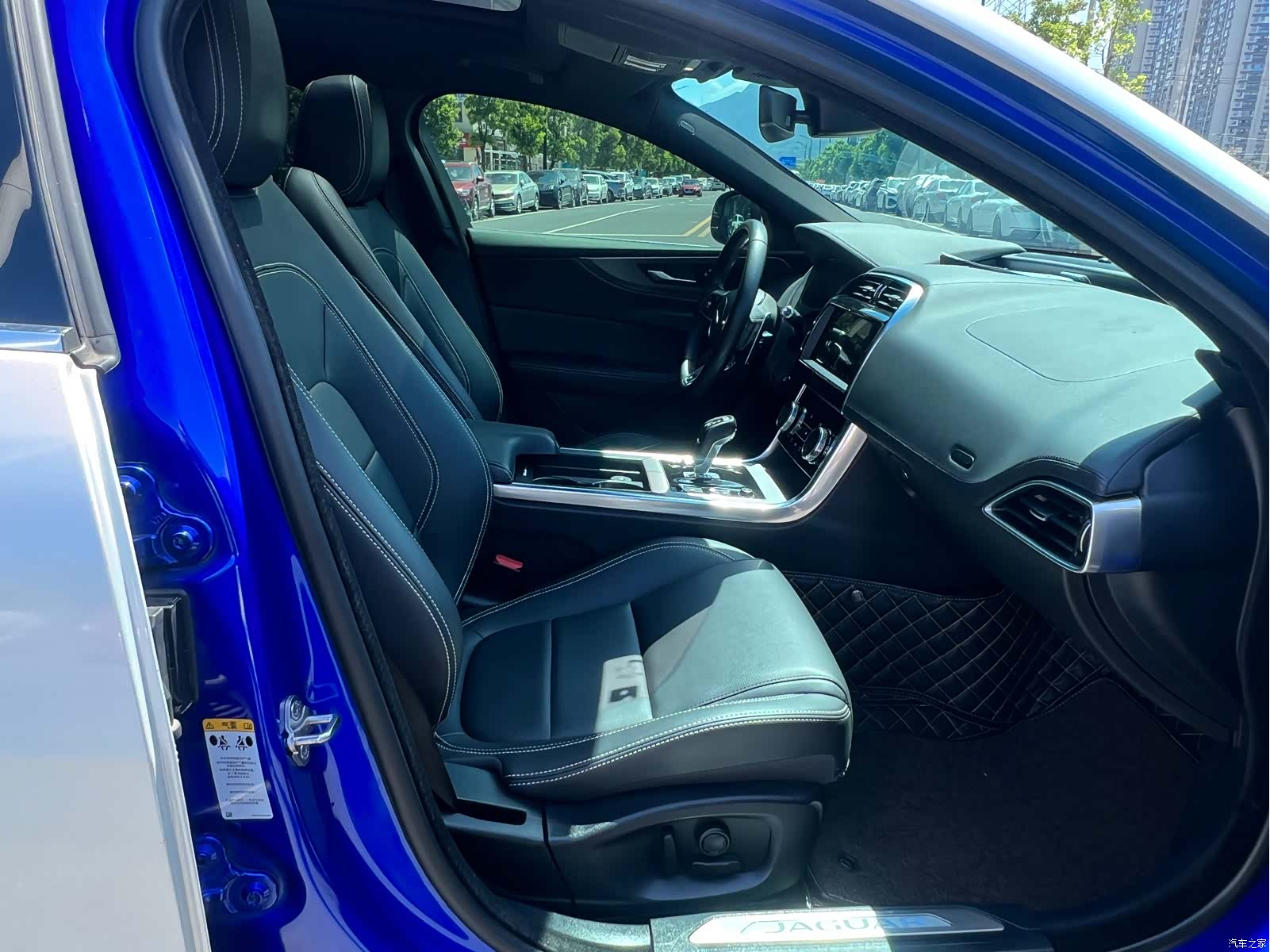 Land Rover XEL, 2020 22