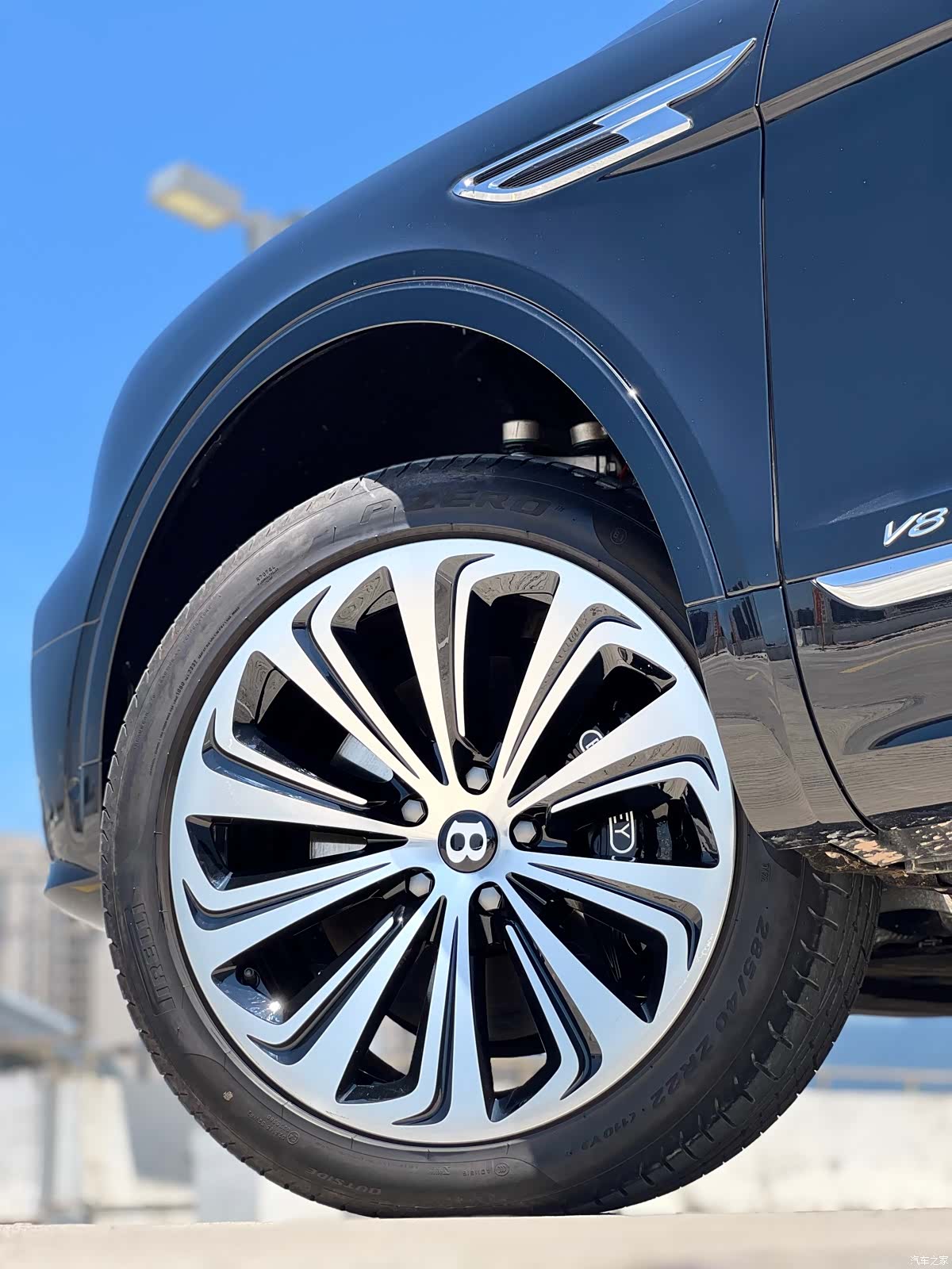 Bentley Bentayga, 2023 17