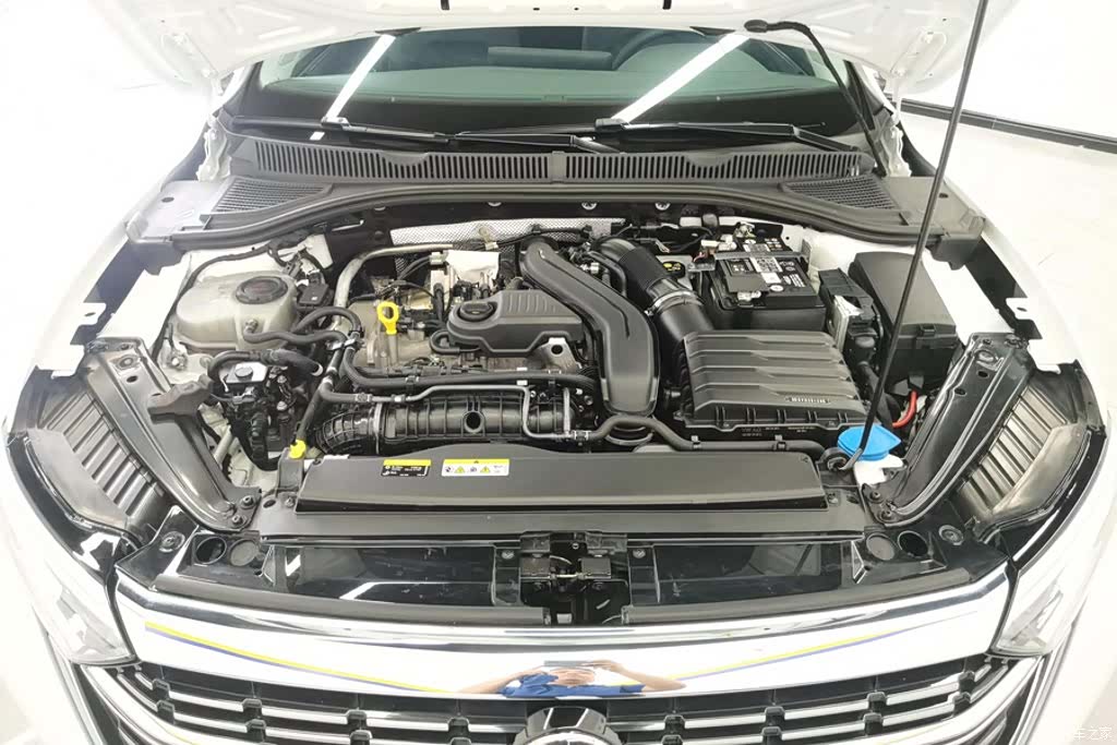 Volkswagen Sagitar, 2023 10