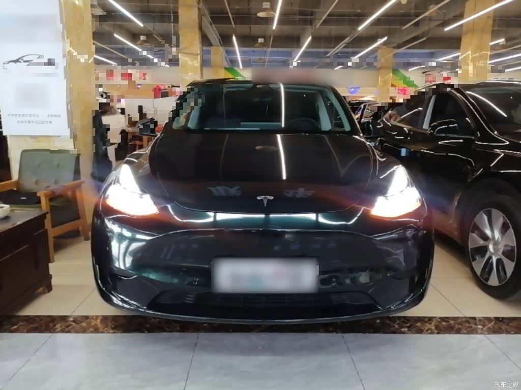 Tesla Model Y, 2022 3