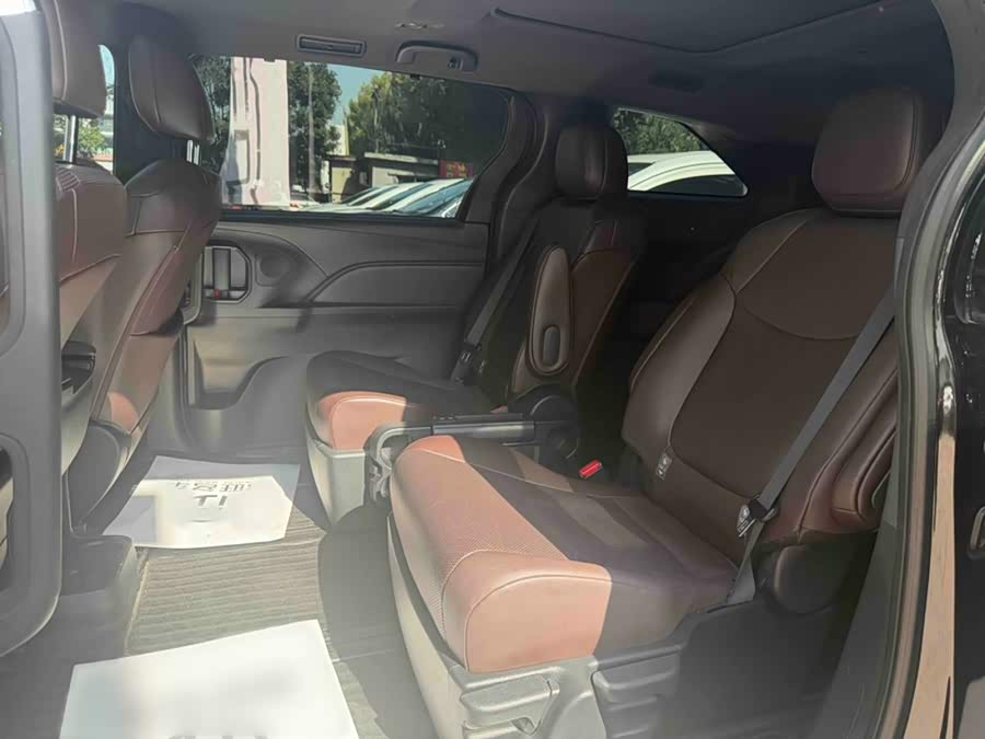 Toyota Granvia 2024, фото 18