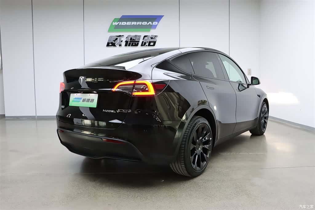 Tesla Model Y, 2022 4