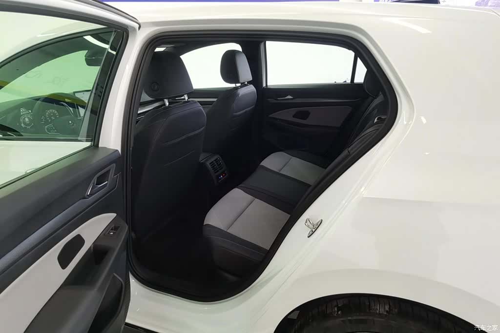 Volkswagen Golf, 2024 11