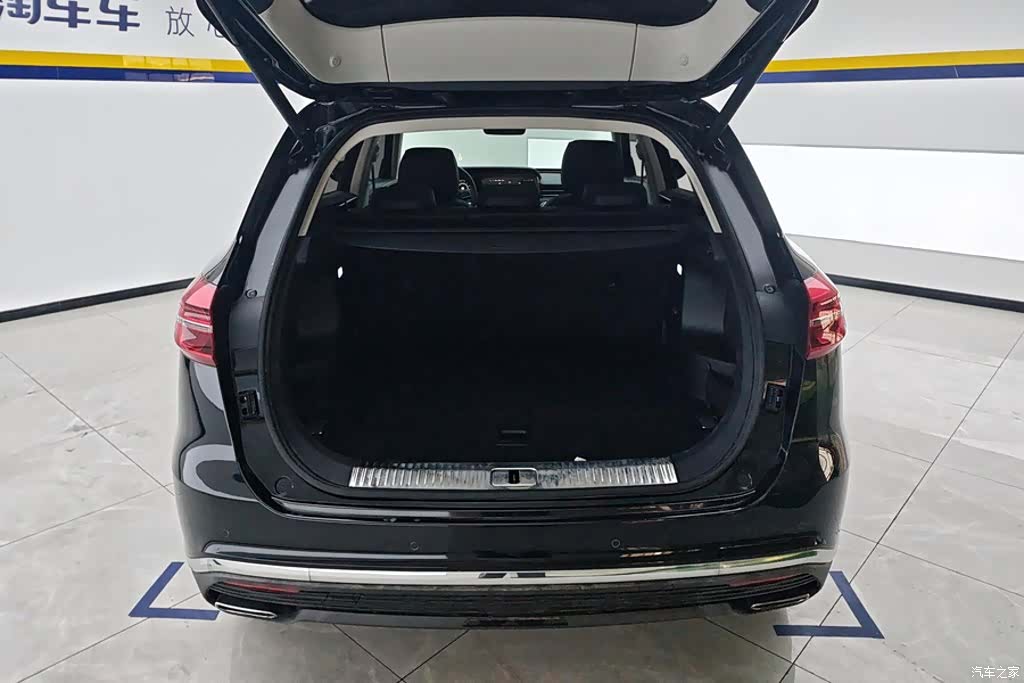 Hongqi HS5, 2022 4
