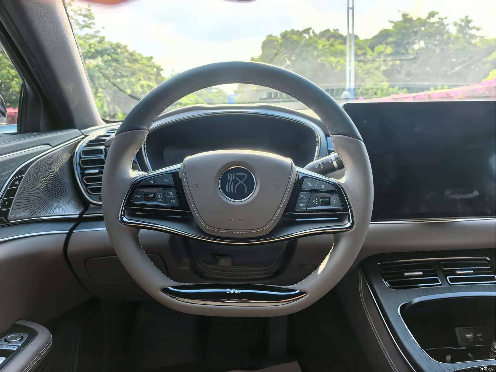 BYD Han, 2023 10