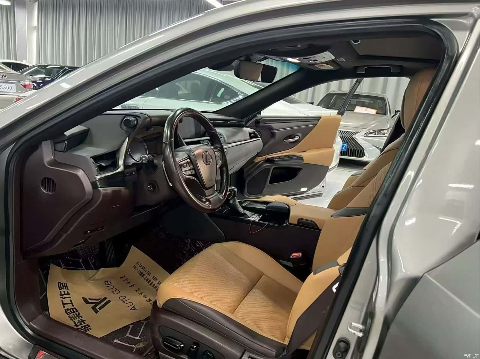 Lexus ES, 2019 4