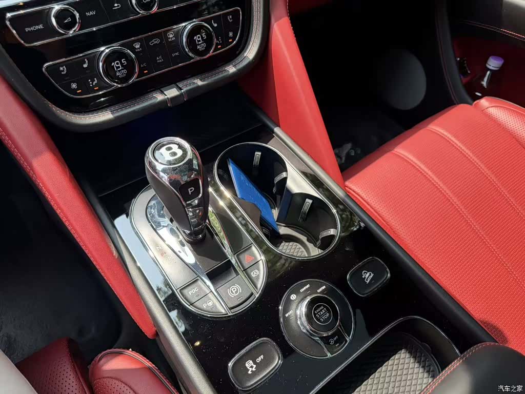 Bentley Bentayga, 2023 все фото
