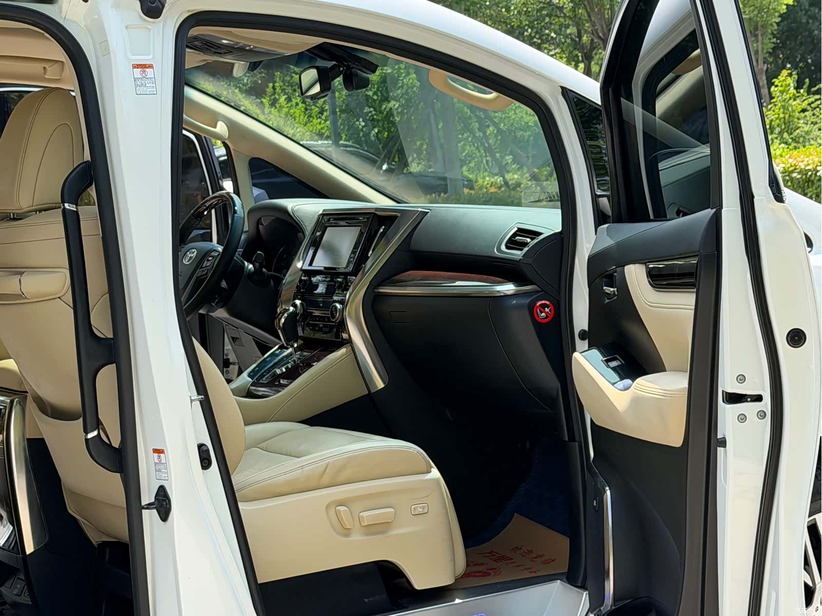 Toyota Alphard, 2016 11