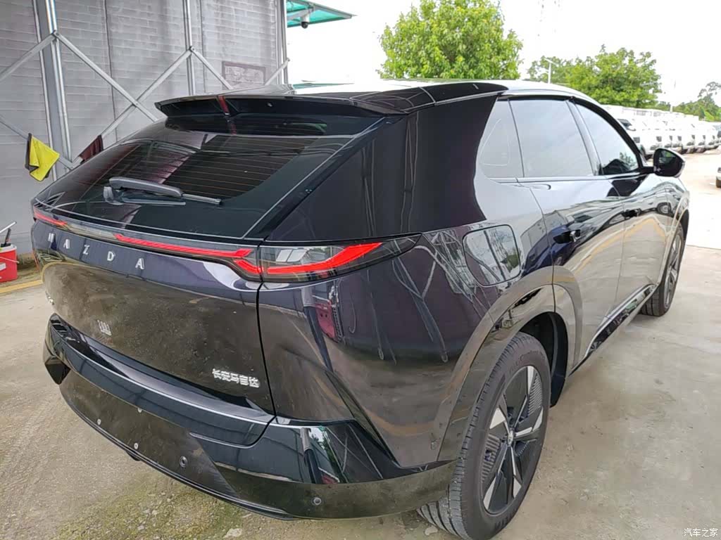Mazda EZ-60, 2025 7