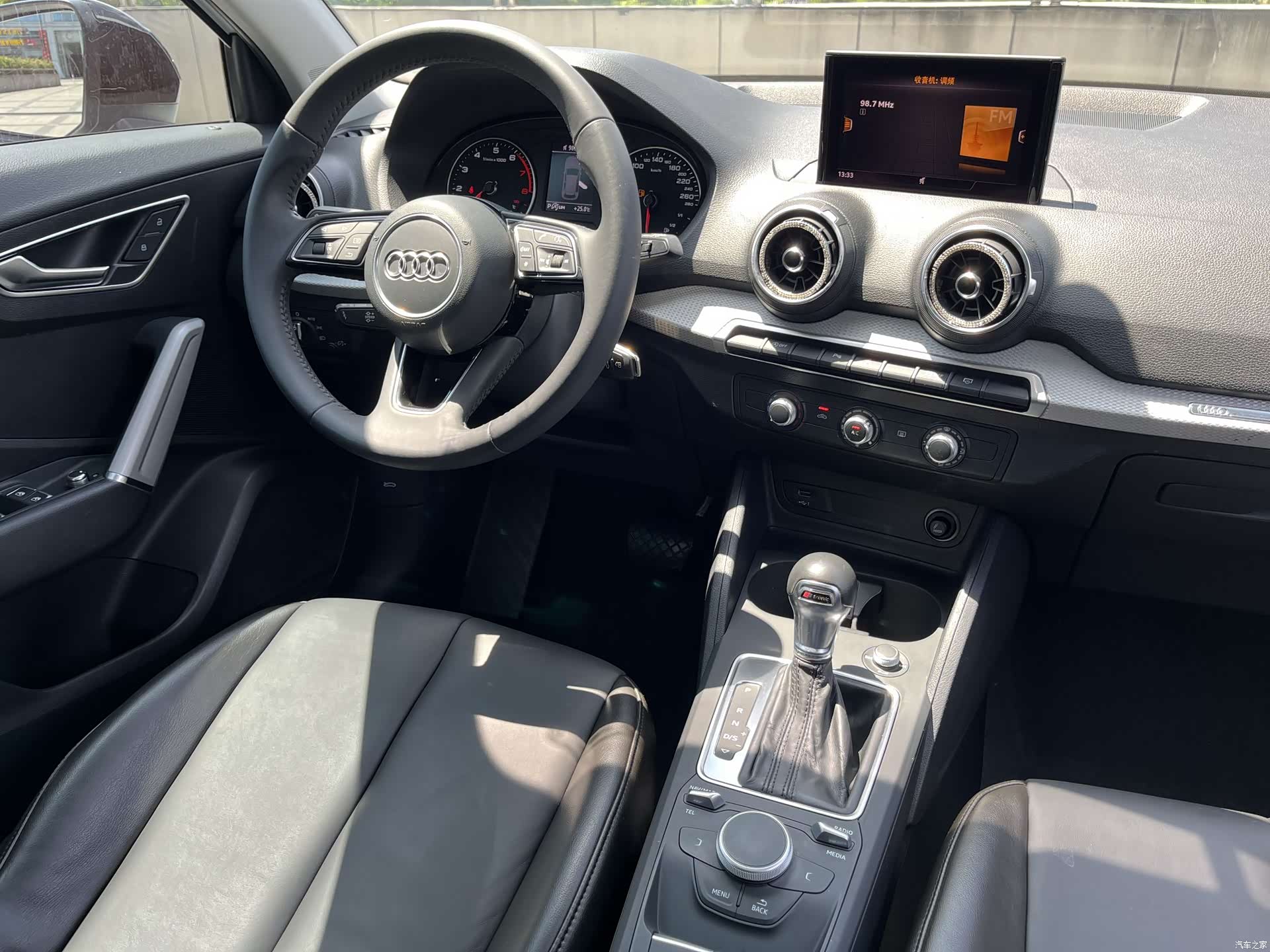 Audi Q2L, 2020 10
