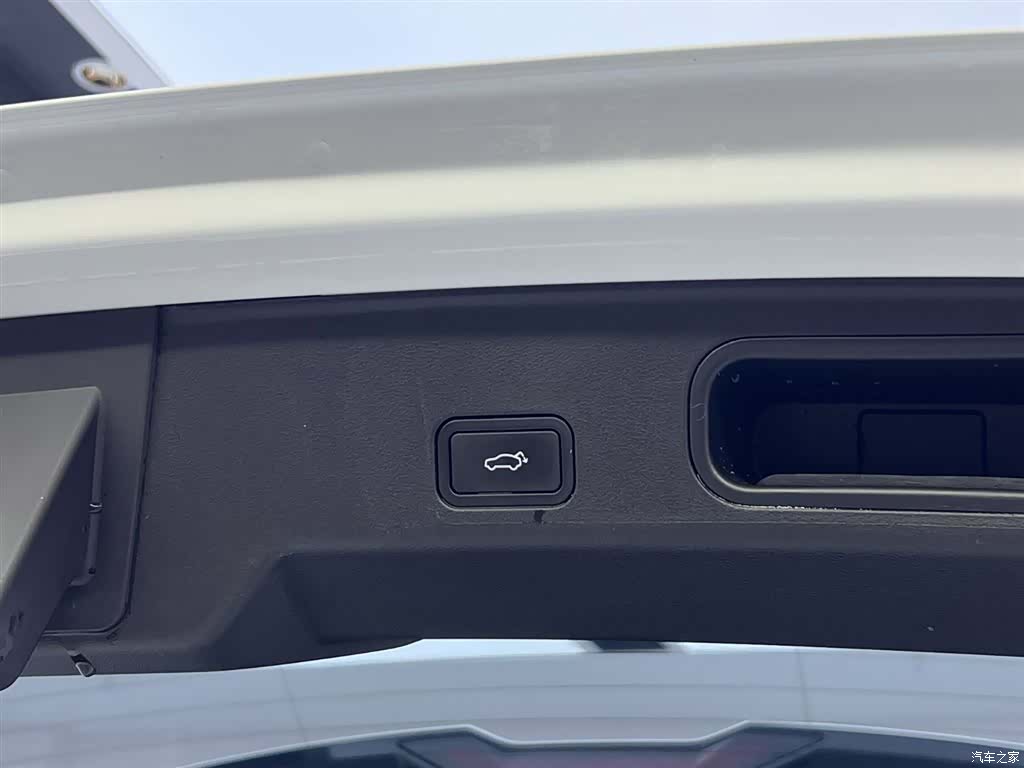 Geely Boyue, 2023 10