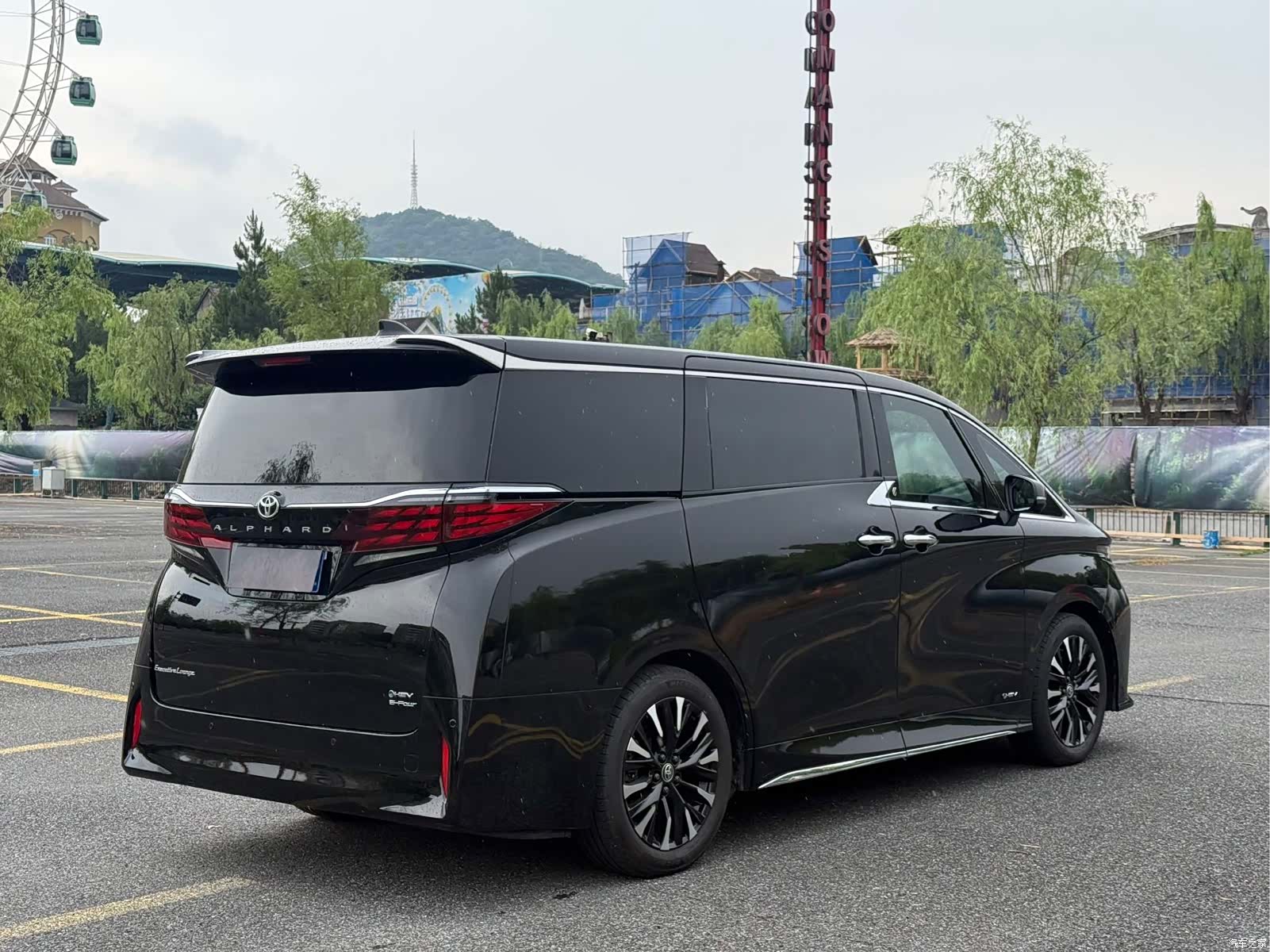 Toyota Vellfire, 2023 3