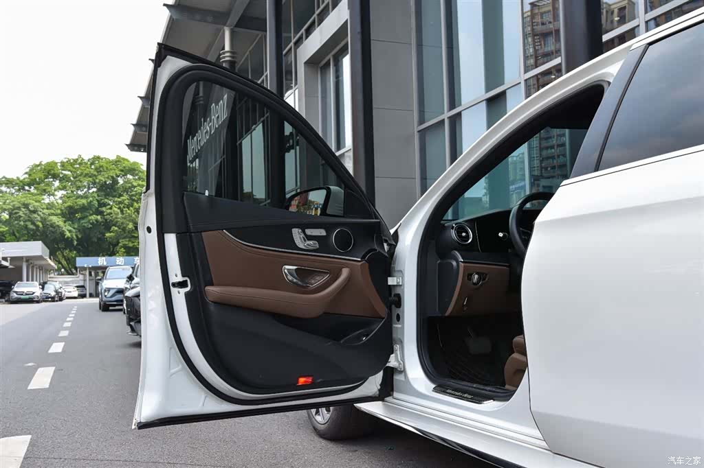 Mercedes-Benz E-Class, 2022 12