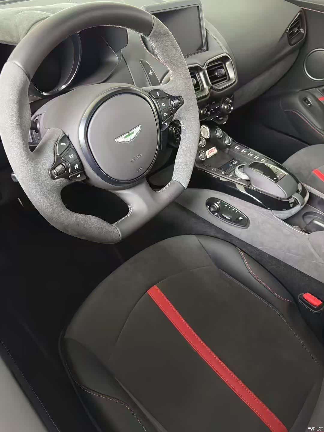 Aston Martin Vantage, 2025 4
