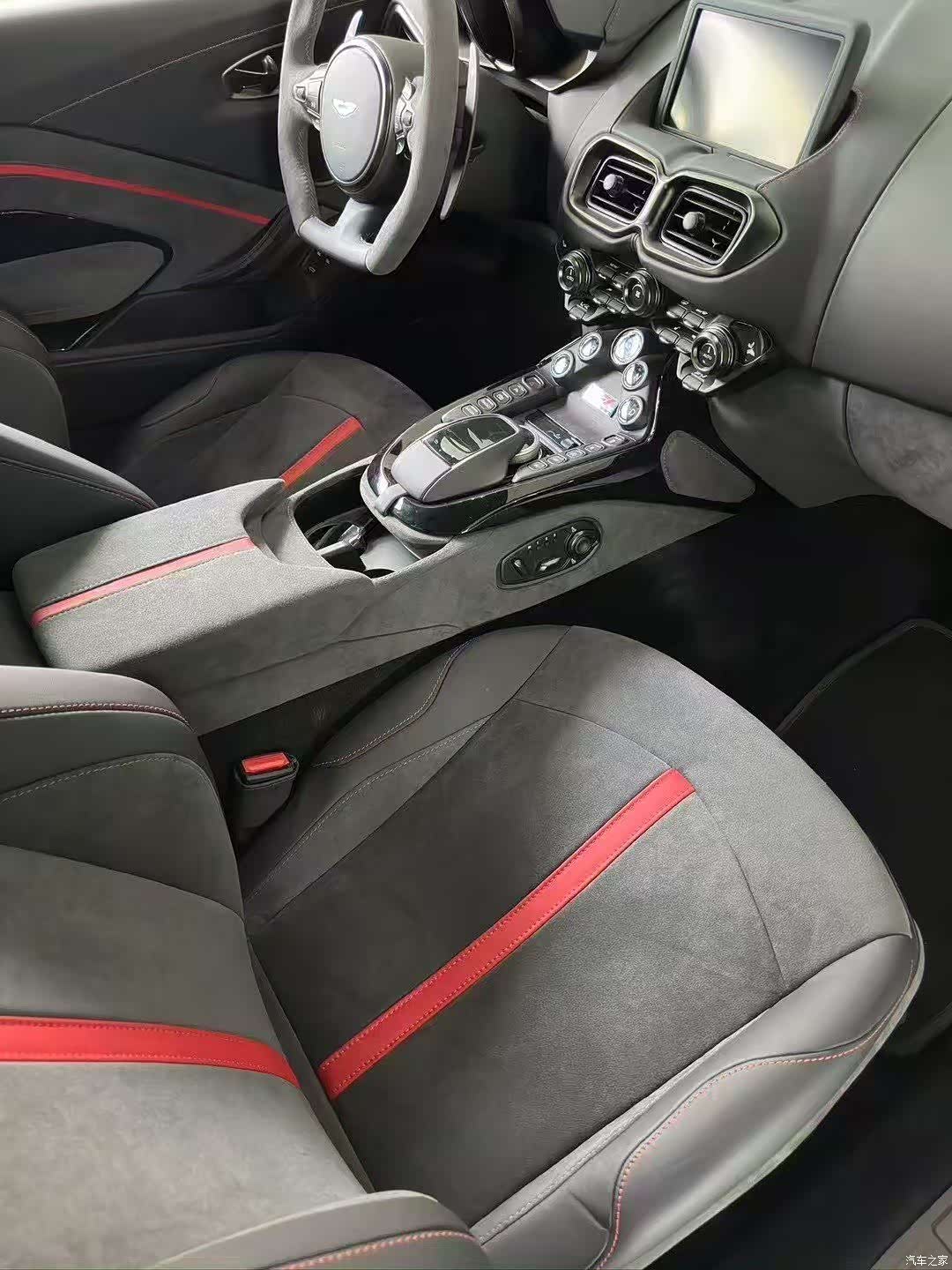 Aston Martin Vantage, 2025 7