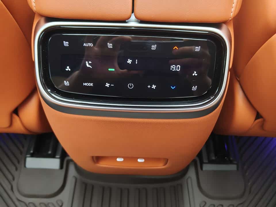 AITO Ask the world M7