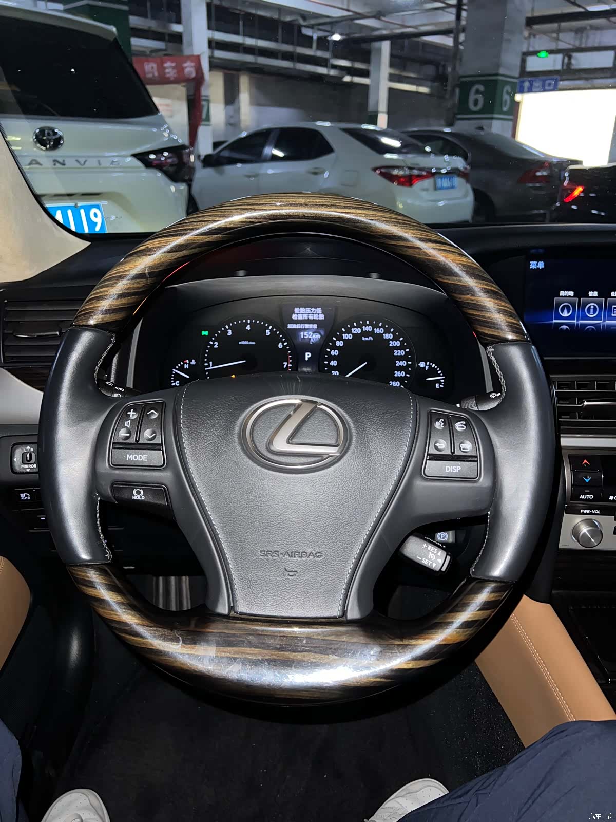 Lexus LS, 2015 10