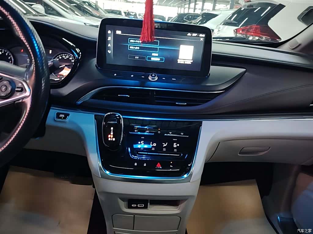 Buick GL8, 2021 13