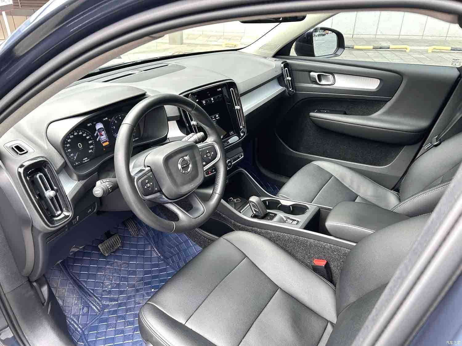 Volvo XC40, 2021 все фото