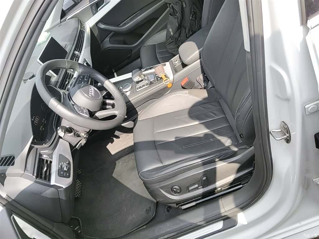 Audi A4L, 2019 15