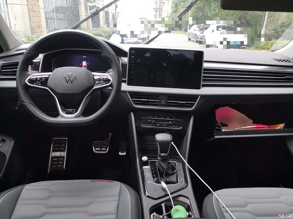 Volkswagen Tiguan, 2023 все фото